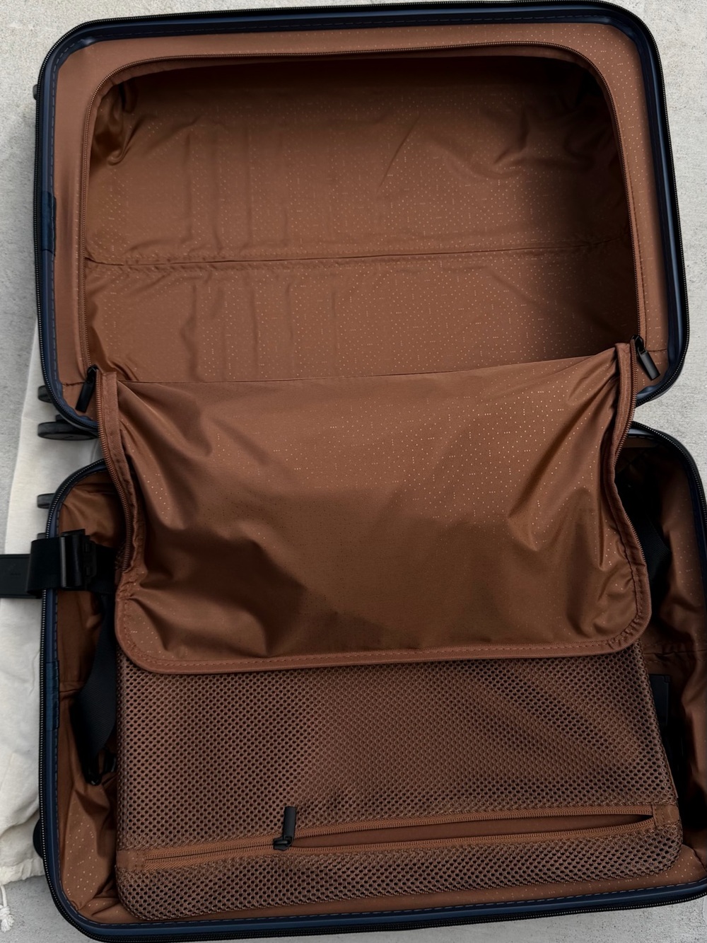 Lightweight Blue Spinner Carry-On with Organized Interior - Picture 7 of 15